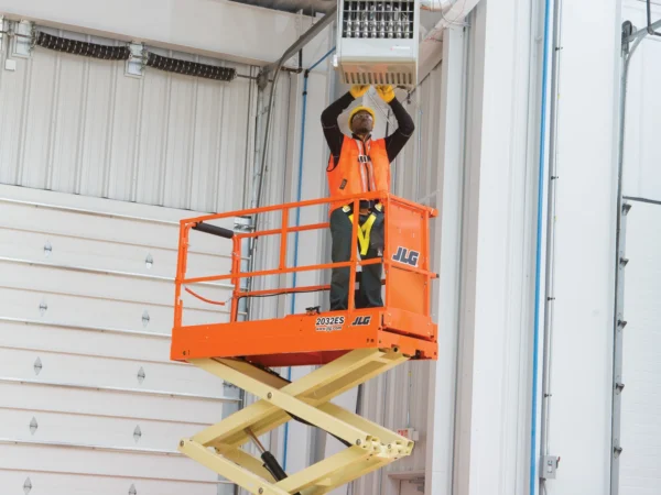 Nacelles ciseaux et télescopiques 8m électrique - JLG 2033ES – Image 2
