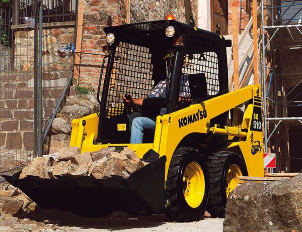 Chargeuse compacte sure pneus 1,8 tonnes - Komatsu SK510-5 – Image 2