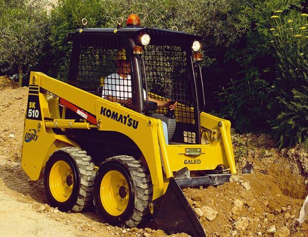 Chargeuse compacte sure pneus 1,8 tonnes - Komatsu SK510-5 – Image 4