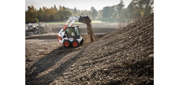 Chargeuse compacte sure pneus 2,4 tonnes - Bobcat S450 – Image 5