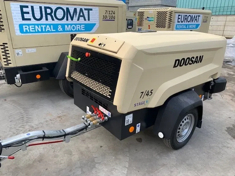 Nouveaux compresseurs Stage V de Doosan dans notre parc de location 14 Stage V compressoren1